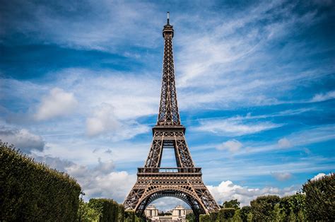 Es, seguramente, lo primero que viene a la mente al pensar en parís. Cierran torre Eiffel, Louvre y Versalles por coronavirus ...