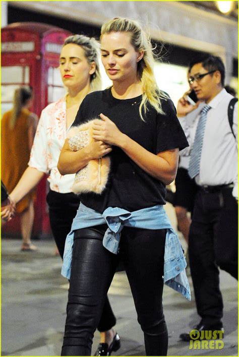 Full Sized Photo Of Margot Robbie Hangs With Amber Heard After Divorce