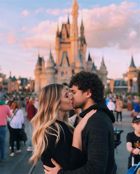 Pin By Thacia Camilla On Love 2 Disneyland Couples Pictures