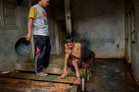 Shocking Photos Of Indonesia S Mentally Ill Patients Show People