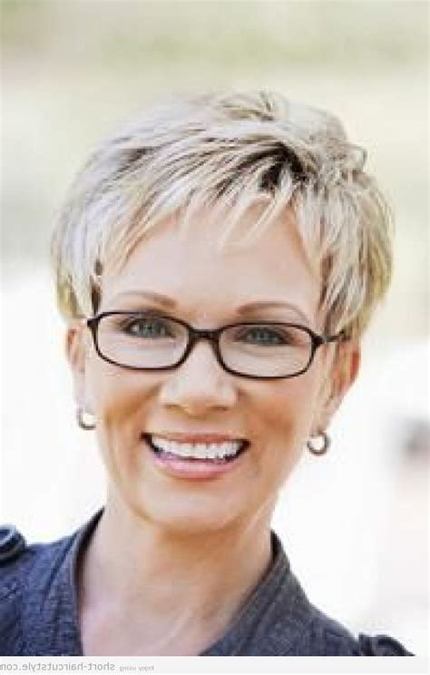 14 Great Hairstyles For Older Women That Wear Glasses