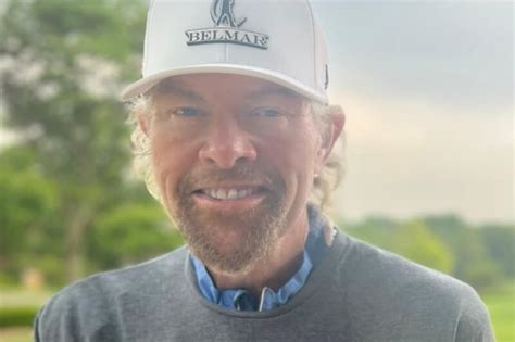 toby keith returns to stage for first time since cancer diagnosis performs hour long surprise