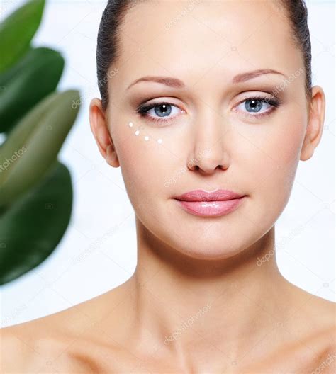 Woman With Beautiful Fresh Clear Face — Stock Photo © Valuavitaly 1535051