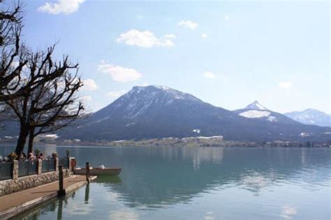 St Wolfgang Lake In The Austrian Lake District ザルツブルク 湖水地方 遥か遠く