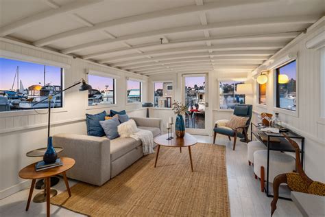 Lakeside Lovenest Featured On Netflix Houseboats Of Seattle