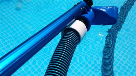 The manual pool vacuum cleaner is an essential cleaning accessory and is often sufficient for cleaning small pools. HOW TO VACUUM YOUR POOL, EASY, CHEAP AND EFFECTIVE - YouTube