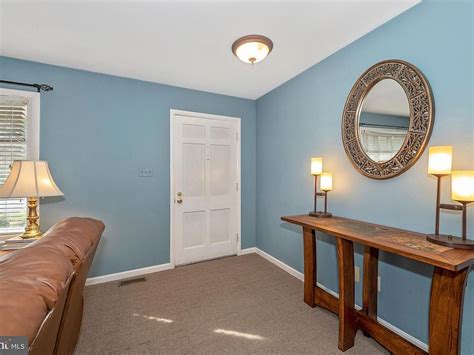 19525 Fisher Ave Poolesville Md 20837 Zillow
