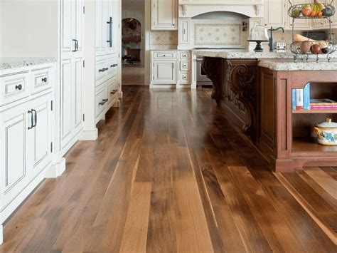 One advantage a hardwood floor in the kitchen does offer is the possibility of flooring continuity throughout the rest of your home. 20 Gorgeous Examples Of Wood Laminate Flooring For Your ...