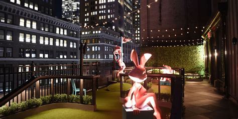 Magic Hour Rooftop Bar Nyc Review What To Expect At Moxy Hotels New