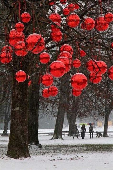 10 Cool Ideas To Decorate Garden Or Yard Trees For Christmas Amazing