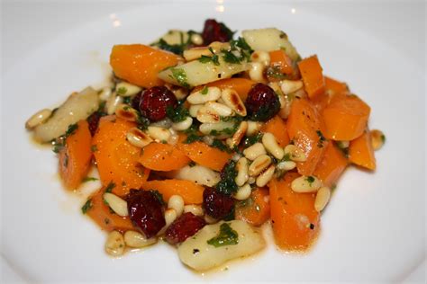 Jetzt ausprobieren mit ♥ chefkoch.de ♥. A Cherry on Top.: Herbstlicher Karotten-Pastinaken Salat
