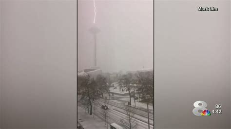 Seattle Space Needle Struck By Lightning Youtube