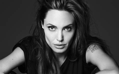 Angelina Jolie Szemei Harder Blogja