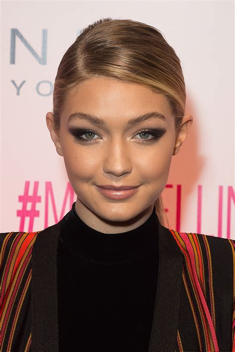 Gigi Hadids Best Red Carpet Beauty Looks Teen Vogue