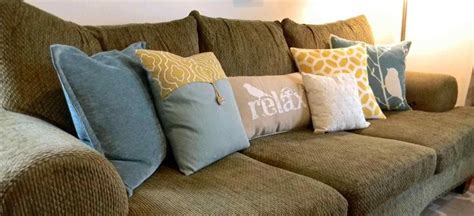 How To Decorate With Throw Pillows 23 Pictures — Webnera Couch