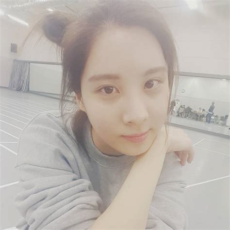 Snsd Seohyun Posed For A Lovely Selfie At The Practice Room Snsd Oh Gg F X