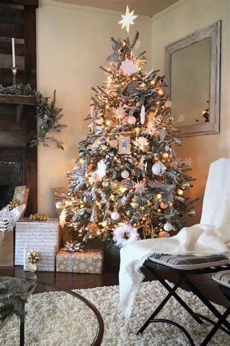 30 Best Ways To Decorate The Living Room For Christmas New 2021 Page