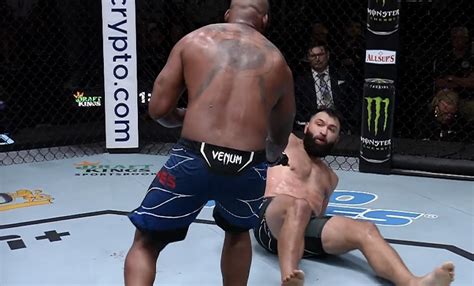 Ufc On Espn 45 Video Dontale Mayes Spoils Andrei Arlovskis 40th Ufc Fight With Tko
