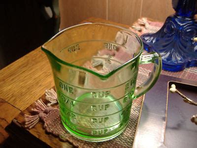 HAZEL ATLAS GREEN DEPRESSION GLASS MEASURING CUP 3 POUR Antique