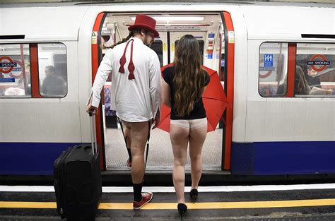 多国庆祝“地铁无裤日” 男男女女光腿狂欢高清组图 国际在线