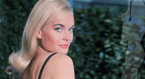 Jill Masterton Shirley Eaton Club James Bond France