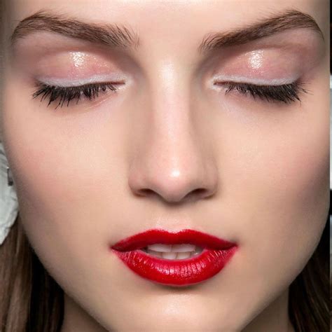 7 Makeup Looks You Can Do With Your Eyes Closed Marie Claire Beauty