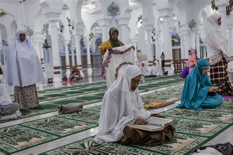 side entrance project helps muslim women push for better prayer spaces in american mosques