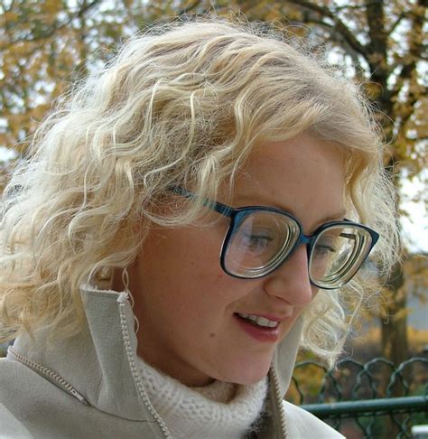 Laet Cute Blonde Girl Wearing Big Glasses Gwg Fan Flickr