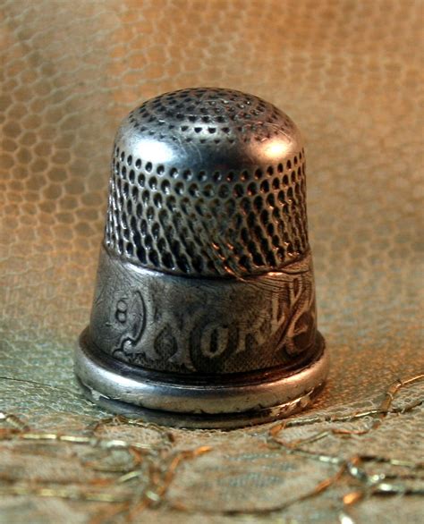 Antique Thimble Simons 1892 Columbian Exposition Red Moon Antiques