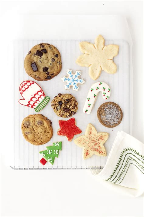 We're using my classic sugar cookies and dressing them up for the holidays. Pillsbury Cookie Dough Recipes Christmas / Pillsbury Cookie Dough Dairy Free Varieties Reviews ...