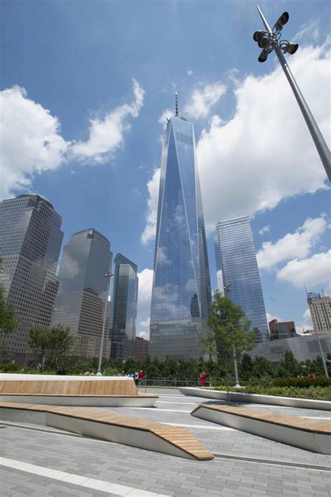 New Elevated Park Opens Near The World Trade Center 911
