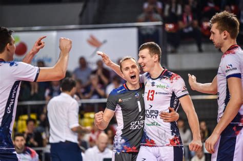 There are 37 seasons rosters of that team. ZAKSA gotowa na mecz z MKS-em Będzin - Grupa Azoty ZAKSA Kędzierzyn-Koźle