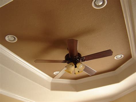 Recessed high hat lighting or can lights provide excellent illumination. Recessed Ceiling Fan for A Sleek Ceiling Look | HomesFeed