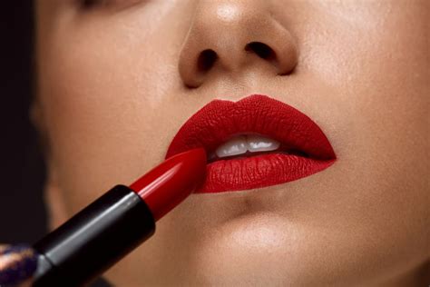 Can Lawyers Wear Red Lipstick