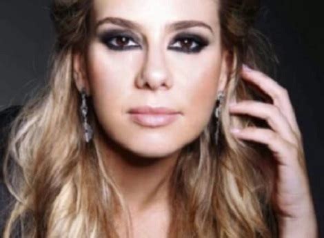 Mónica sintra (born june 10, 1978) is a portuguese singer. Música romântica e irreverrência marcam encontro no palco ...