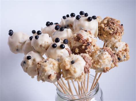 After sampling one of these little gems at starbucks, i just had to make some of my own! How to Make Blueberry Muffin Cake Pops (with Pictures ...