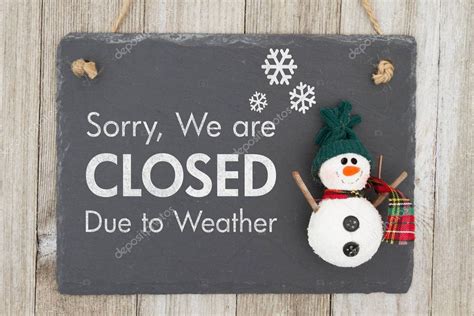 Closed Due To Weather Sign — Stock Photo © Karenr 142093308