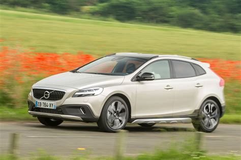 Volvo V40 Cross Country D3 Summum 🚗 Car Technical Specifications