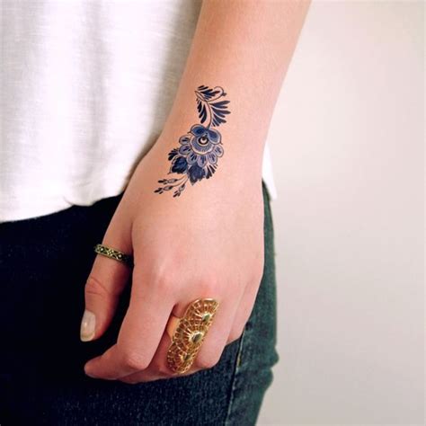 31 Small Hand Tattoos That Will Make You Want One
