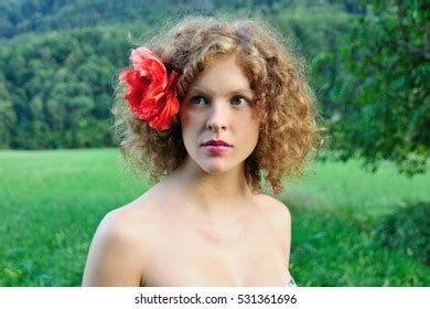 Nude Woman Standing Grassy Field Stock Photo 531361696 Shutterstock