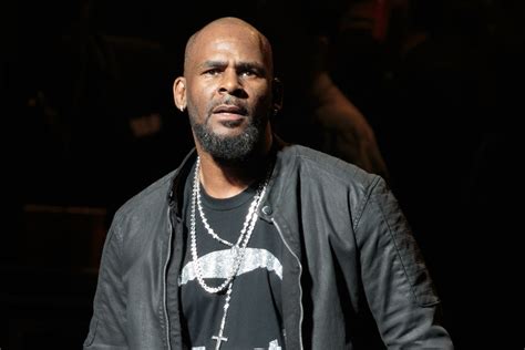 Kelly is accused of appearing on a videotape that prosecutors say shows him sexually involved with an underage girl. R. Kelly Hasn't Really Been 'Dropped' by Anyone in Music - Rolling Stone