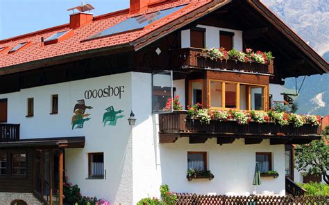 Das haus panorama profitiert von einer sonnigen und ruhigen lage, nur wenige meter vom skigebiet lermoos und etwa 300 m vom zentrum von lermoos entfernt. Ehrwald, Ferienwohnung, Appartement, Privatzimmer, Pension ...