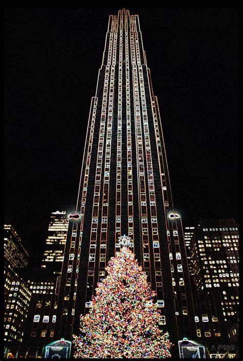 The building is also a mainstay in pop culture thanks to movies like king kong and sleepless in seattle. the rockefeller center tree lighting ceremony in the present day. New York City - Rockefeller Center Christmas Tree in 2020 ...