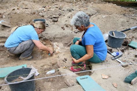 Russian Archaeologists Amazing Find Of A 2100 Year Old Burial Containing Aphrodite Priestess