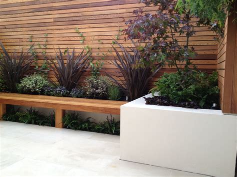 The best contemporary garden design delivers outdoor living space that is both highly functional and very stylish. Integrating planter and bench seating garden design in ...