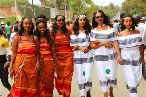 Oromo Girls Heading To Celebrate Irreecha Ethiopian Traditional Dress Oromo People Ethiopian