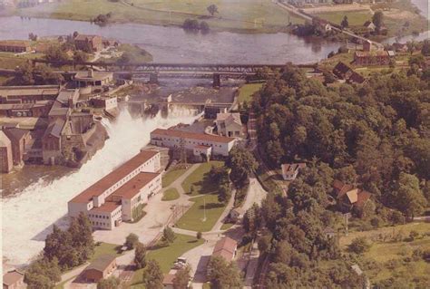 Biblioteket har selvsagt både arv og miljø og mange andre av hjorths bøker. Hafslundbanen