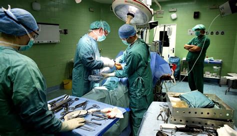 Combien Gagne Un Chirurgien Orthopédiste Par Mois - Salaire chirurgien : combien gagne un chirurgien en 2021