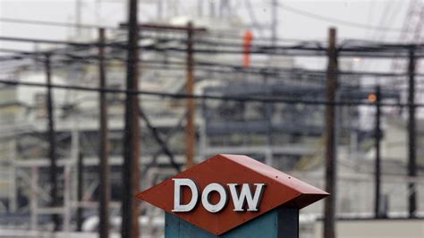 Dow Chemical 1q Profit Hit By Charges