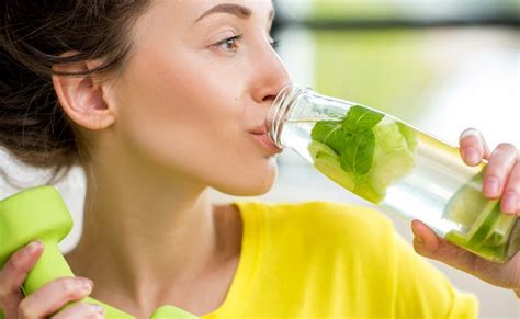 Agua Alcalina Nutricionista Enumera Beneficios Y Ense A C Mo